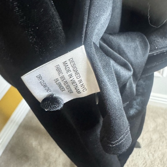 Elegant Black One-Shoulder Jumpsuit - Picture 6 of 8